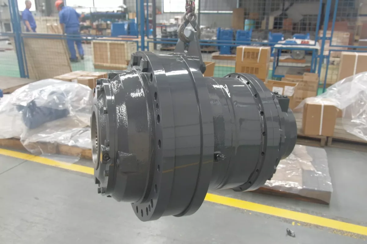 SGR hydraulic motor and planetary reducer assembly photographed in the workshop on its official product page
